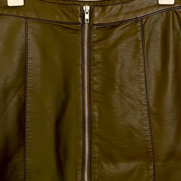 Forever 21 Olive Green Mini Skirt - Picture 2 of 9